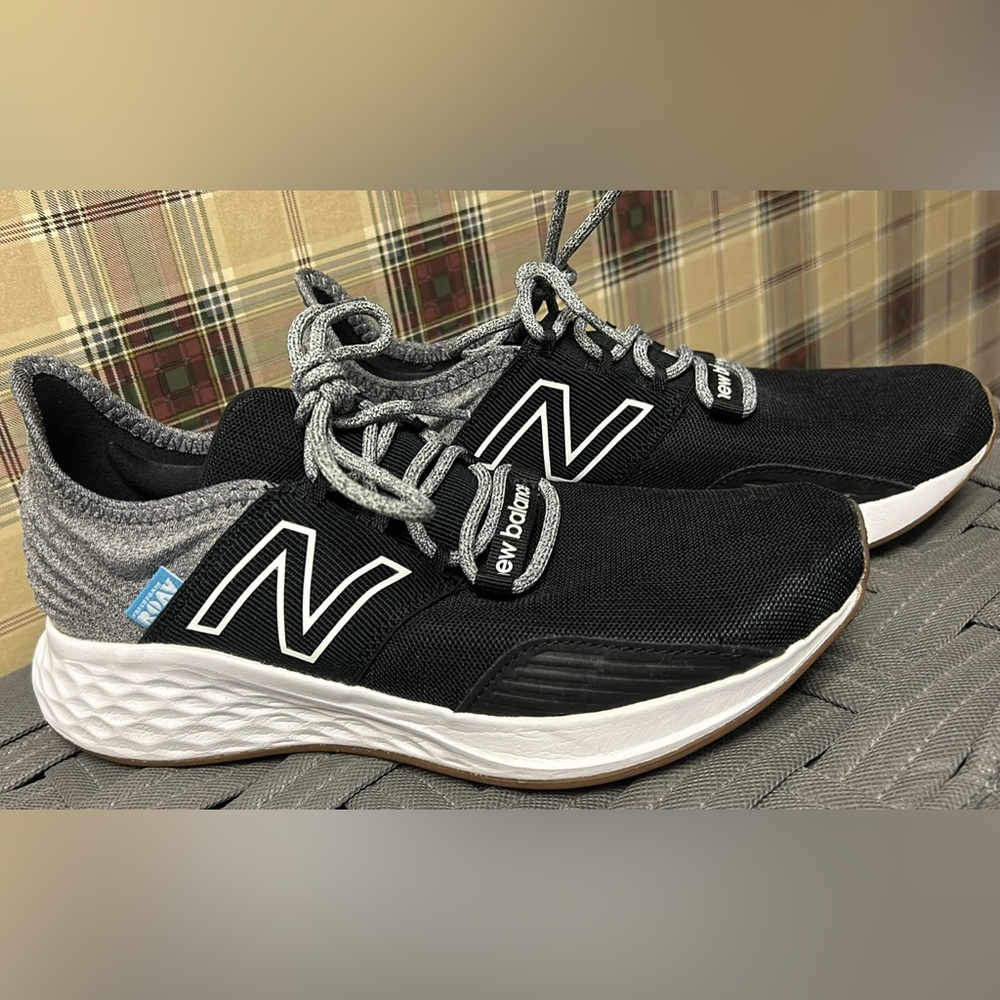 New Balance tennis shoes